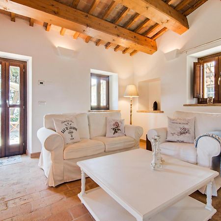 Stunning Apartment In Mombaroccio Near Metauro River 外观 照片