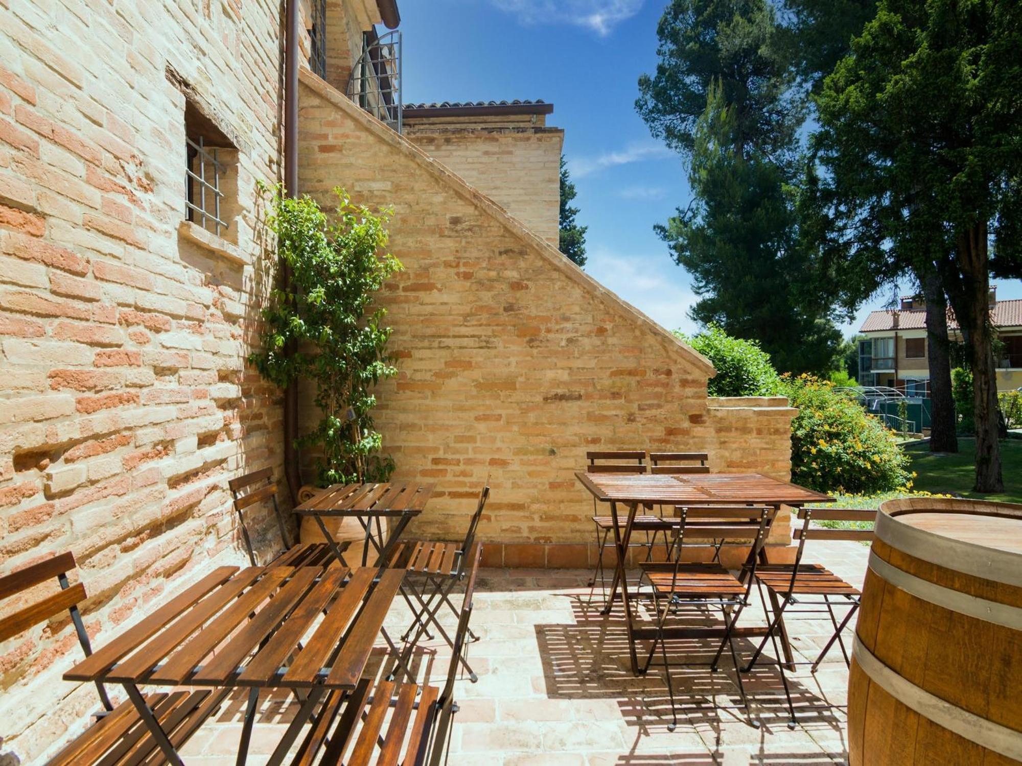 Stunning Apartment In Mombaroccio Near Metauro River 外观 照片