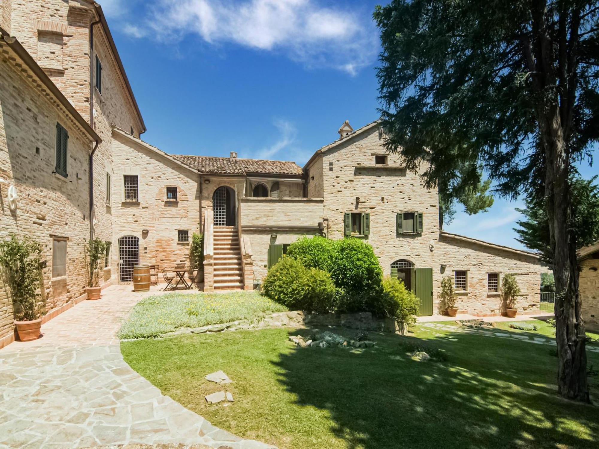 Stunning Apartment In Mombaroccio Near Metauro River 外观 照片