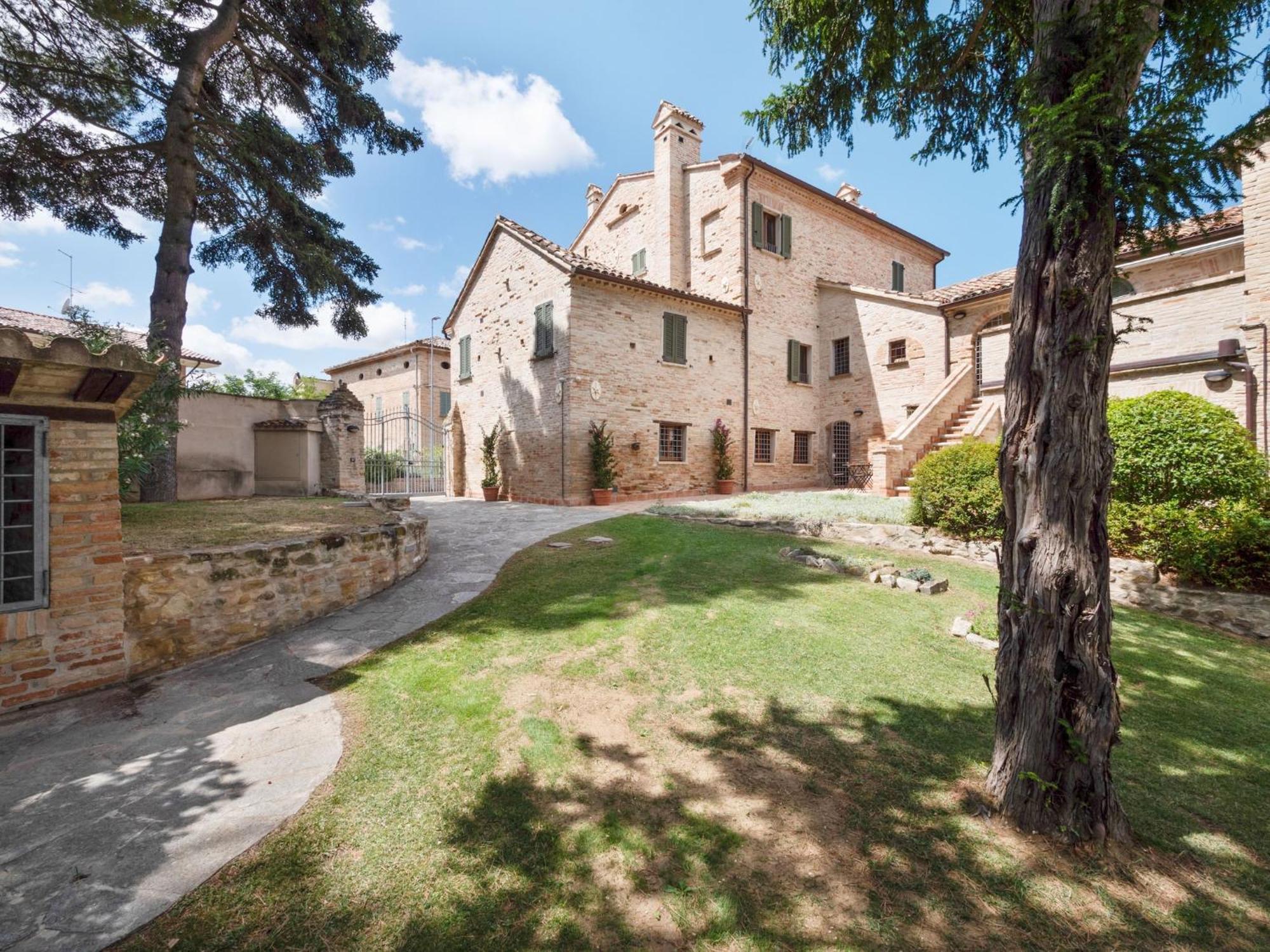 Stunning Apartment In Mombaroccio Near Metauro River 外观 照片